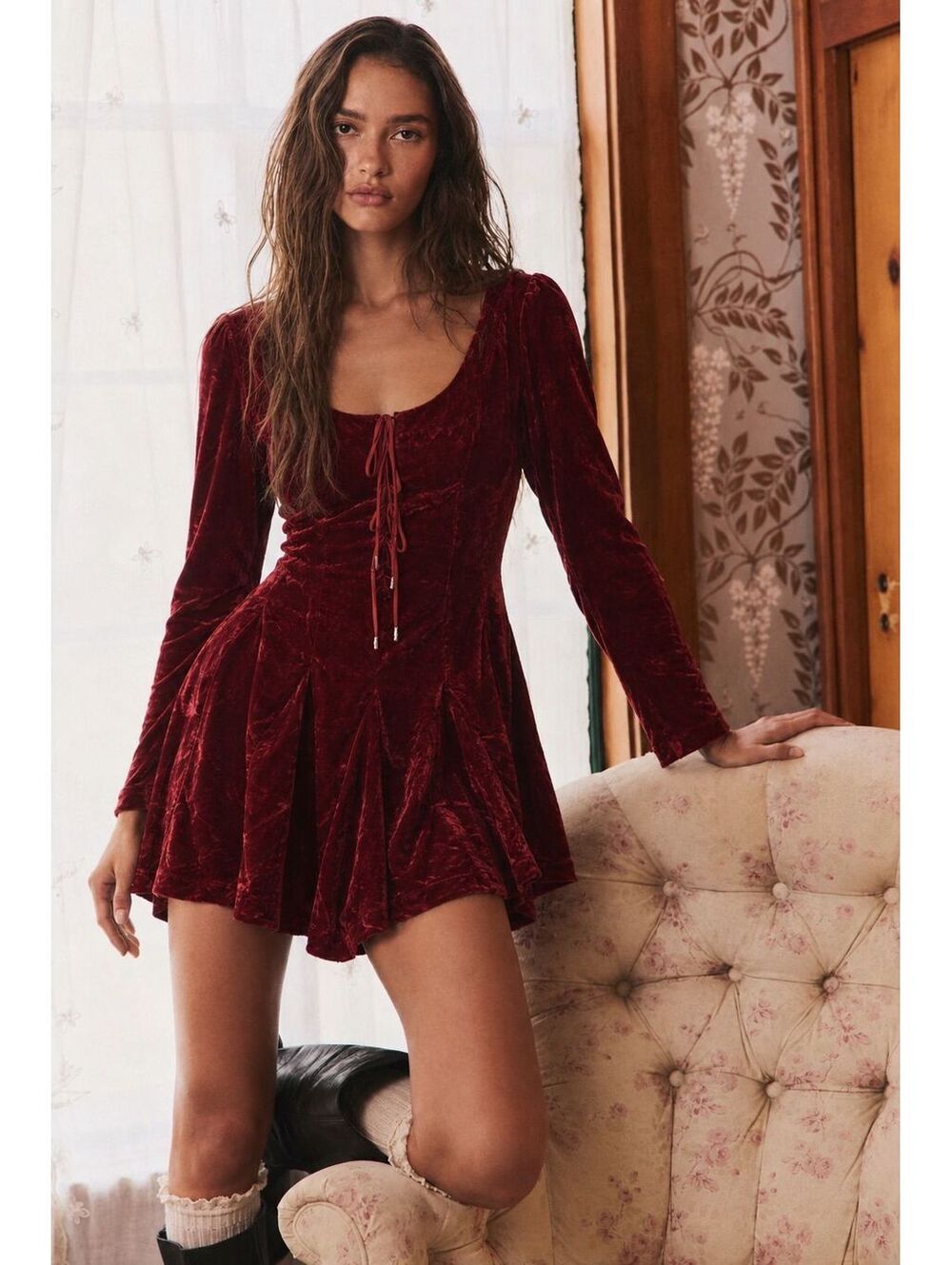 •(SIZE 8/MEDIUM) NWT FREE PEOPLE LINNEY VELVET MINI DRESS